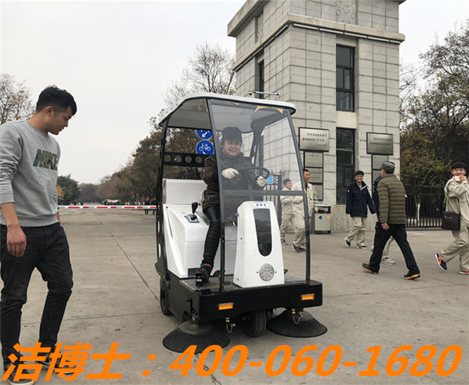 潔博士電動(dòng)掃地車客戶案例——淮海戰(zhàn)役烈士紀(jì)念塔管理局 潔博士電動(dòng)掃地車客戶案例——淮海戰(zhàn)役烈士紀(jì)念塔管理局