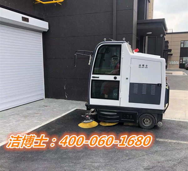 潔博士駕駛掃地車客戶案例-山西國(guó)裕物業(yè)服務(wù)有限公司 潔博士駕駛掃地車客戶案例-山西國(guó)裕物業(yè)服務(wù)有限公司